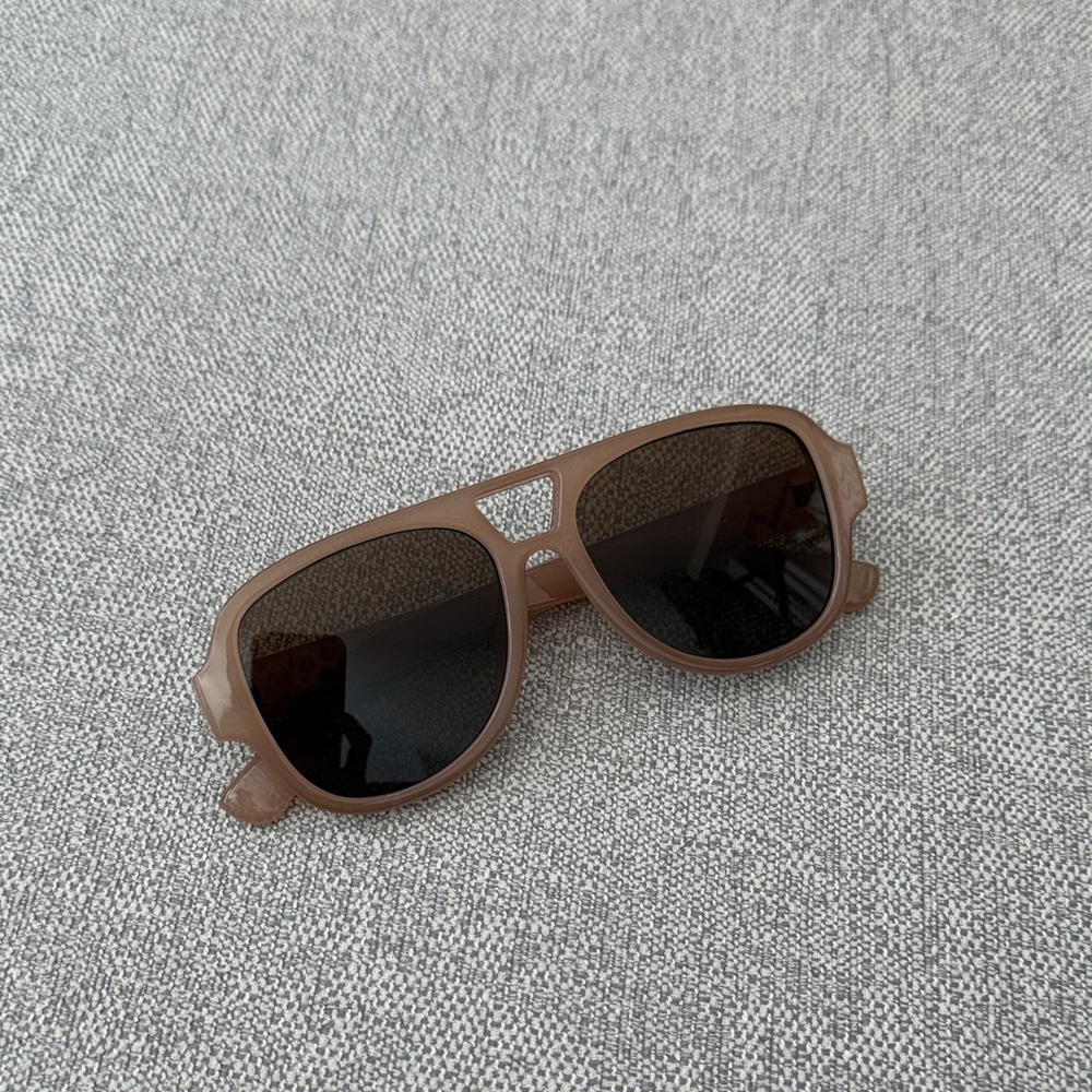 Plastic Aviator Sunglasses ☀️